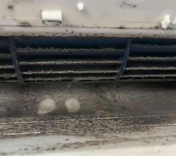 上思空调吹的风有股烧焦味是怎么回事